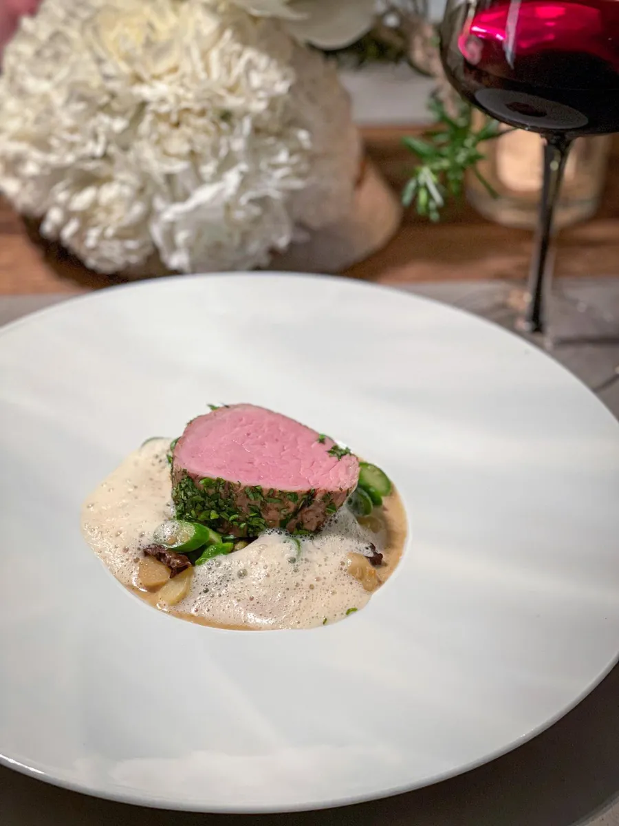 Kalbsfilet in Kräuterkruste mit Morchelsauce